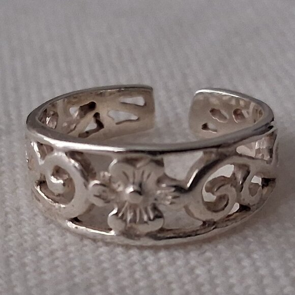SILVER VINTAGE FLORAL TOE BAND RING SIZE 3 - Picture 1 of 7